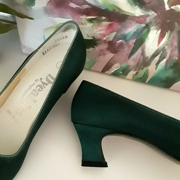 Deep Green Heels - Picture 2 of 8